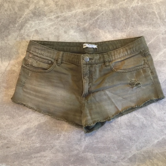 🌿Free People Distress Shorts🌿 - Picture 2 of 4